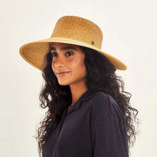 Lade das Bild in den Galerie-Viewer, Image 02: Uv Line Schlapphut Hat Santorini Imp Fem Wheat Upf50+