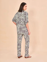 Lade das Bild in den Galerie-Viewer, Model Back: Uv Line Hemdblusenkleid Shirt Copa Fauna Upf50+
