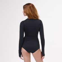 Lade das Bild in den Galerie-Viewer, Model Back: Uv Line Badeanzug Swimsuit Macae Color V22 Ml Fem Black Upf50+