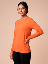 Lade das Bild in den Galerie-Viewer, Gallery: Uv Line Rashguard Longsleeve Uvpro Fem Pitanga Upf50+
