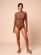 Lade das Bild in den Galerie-Viewer, Gallery: Uv Line Badeanzug Long Sleeve Swimsuit Macae Brown Upf50+