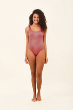 Lade das Bild in den Galerie-Viewer, Model Front: Uv Line Badeanzug Swimsuit Shine Malva