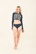 Lade das Bild in den Galerie-Viewer, Model Front: Uv Line Set Set Dalia Marinho Upf50+