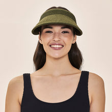 Lade das Bild in den Galerie-Viewer, Model Front: Uv Line Visor Visor Brunei Verde Militar Upf50+
