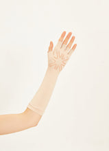 Lade das Bild in den Galerie-Viewer, Model Back: Uv Line Handschuhe Long Gloves Uni Beige Upf50+
