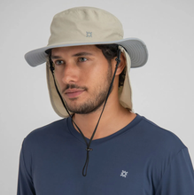 Lade das Bild in den Galerie-Viewer, Model Front: Uv Line Legionärshut Chapeu Kansas Nac Areia/Cinza
