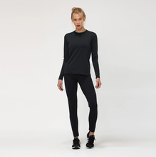 Lade das Bild in den Galerie-Viewer, Model Front: Uv Line Rashguard Uvpro Br Ml Preto Fem
