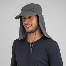 Lade das Bild in den Galerie-Viewer, Model Front: Uv Line Legionärshut Cap Leg Atacama 2021 Masc Grey Upf50+
