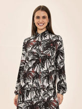 Lade das Bild in den Galerie-Viewer, Model Front: Uv Line Hemdblusenkleid Shirt Vitoria Coqueiros Upf50+
