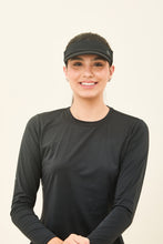 Lade das Bild in den Galerie-Viewer, Model Front: Uv Line Visor Visor Elastic Preto Upf50+
