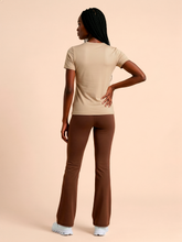 Lade das Bild in den Galerie-Viewer, Model Back: Uv Line Rashguard Longsleeve Fem New Fit Sand Upf50+

