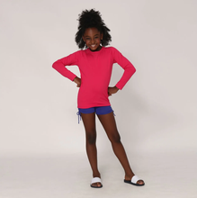 Lade das Bild in den Galerie-Viewer, Model Front: Uv Line Rashguard Longsleeve Uvpro Kids Pink Upf50+
