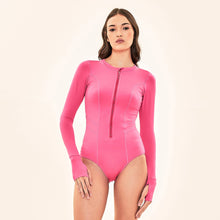 Lade das Bild in den Galerie-Viewer, Model Front: Uv Line Badeanzug Swimsuit Macae Bubble Gum Upf50+
