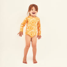 Lade das Bild in den Galerie-Viewer, Model Front: Uv Line Baby-Bademode Baby Solar Amarelo Upf50+
