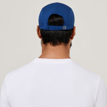 Lade das Bild in den Galerie-Viewer, Model Back: Uv Line Mützen Cap Athletic Dry 2021 Masc Nav Yblue Upf50+
