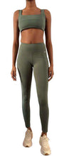 Lade das Bild in den Galerie-Viewer, Product Front: Uv Line Fitness-Shorts Legging Fit Aspen Green Cactus Upf50+
