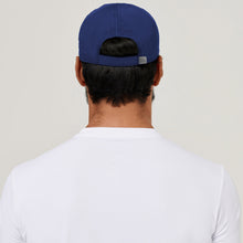 Lade das Bild in den Galerie-Viewer, Model Back: Uv Line Mützen Cap Uv Pro Masc Navy Blue Upf50+
