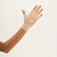 Lade das Bild in den Galerie-Viewer, Short Glove Chocolate UPF50+

