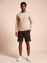 Lade das Bild in den Galerie-Viewer, Model Front: Uv Line T-Shirts Für Herren T-Shirt New Fit Masc Sand Upf50+
