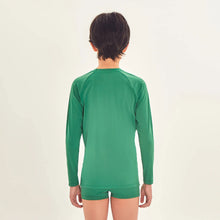 Lade das Bild in den Galerie-Viewer, Model Back: Uv Line Rashguard Longsleeve Uvpro Kids Verde Brasil Upf50+

