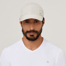 Lade das Bild in den Galerie-Viewer, Model Front: Uv Line Mützen Cap Uv Pro Masc Sand Upf50+
