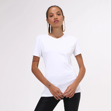 Lade das Bild in den Galerie-Viewer, Model Front: Uv Line Fitness-Top T-Shirt Sport Fit Branco Upf50+
