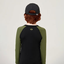 Lade das Bild in den Galerie-Viewer, Model Back: Uv Line Mützen Cap Teens Colors Inf Black Upf50+
