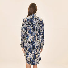 Lade das Bild in den Galerie-Viewer, Model Back: Uv Line Hemdblusenkleid Shirtdress Ipanema Coqueiros Marinho Upf50+
