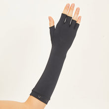 Lade das Bild in den Galerie-Viewer, Model Back: Uv Line Handschuhe Long Gloves Uni Black Upf50+
