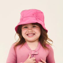 Lade das Bild in den Galerie-Viewer, Model Front: Uv Line Eimerhut Hat Napoli Basic Kids Nac Inf Pink Upf50+
