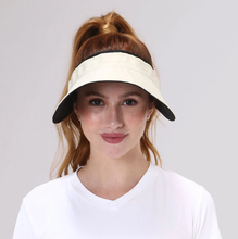 Lade das Bild in den Galerie-Viewer, Model Front: Uv Line Visor Visor Bali Fem Sand Black Upf50+
