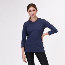 Lade das Bild in den Galerie-Viewer, Model Front: Uv Line Fitness-Top Sport Fit Fem Ml Marinho Upf50+
