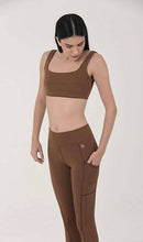 Lade das Bild in den Galerie-Viewer, Product Front: Uv Line Fitness-Shorts Legging Fit Aspen Brown Upf50+
