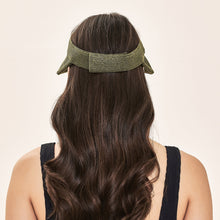 Lade das Bild in den Galerie-Viewer, Model Back: Uv Line Visor Visor Brunei Verde Militar Upf50+
