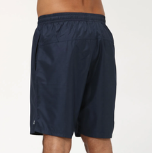 Lade das Bild in den Galerie-Viewer, Model Back: Uv Line Bermuda-Shorts Shorts New Fit Br Masc Navy Blue Upf50+
