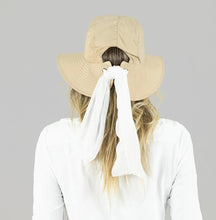 Lade das Bild in den Galerie-Viewer, Model Back: Uv Line Schlapphut San Remo Areia Offwhite Upf50+
