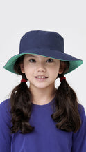 Lade das Bild in den Galerie-Viewer, Model Front: Uv Line Schlapphut Hat California Inf Navy Blue Lagoa Upf50+
