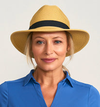 Lade das Bild in den Galerie-Viewer, Model Front: Uv Line Panamahut Hat Shanghai Imp Uni Sand Black Upf50+
