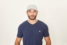 Lade das Bild in den Galerie-Viewer, Model Front: Uv Line Mützen Cap Uv Pro Masc Grey Upf50+
