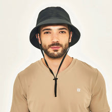 Lade das Bild in den Galerie-Viewer, Model Front: Uv Line Eimerhut Bucket Colors Preto Upf50+
