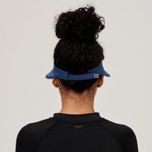 Lade das Bild in den Galerie-Viewer, Model Back: Uv Line Visor Visor Leblon Navy Blue Upf50+

