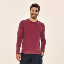 Lade das Bild in den Galerie-Viewer, Model Front: Uv Line Rashguard Longsleeve Uvpro Masc Vermelho Queimado Upf50+
