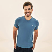 Lade das Bild in den Galerie-Viewer, Model Front: Uv Line T-Shirts Für Herren T-Shirt Sport Fit Aco

