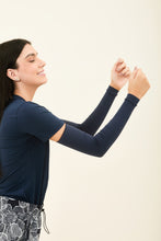 Lade das Bild in den Galerie-Viewer, Sun-Protection Sleeve Navy UPF50+
