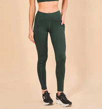 Lade das Bild in den Galerie-Viewer, Gallery: Uv Line Fitness-Shorts Legging Fit Aspen Green Cactus Upf50+
