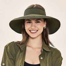 Lade das Bild in den Galerie-Viewer, Model Front: Uv Line Visor Visor Siena Imp Fem Militar Green Upf50+
