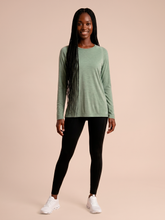 Lade das Bild in den Galerie-Viewer, Model Front: Uv Line Rashguard Longsleeve Fem New Fit Mix Grey Upf50+
