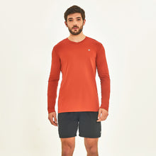 Lade das Bild in den Galerie-Viewer, Model Front: Uv Line Rashguard Longsleeve Sport Fit Ferrugem Upf50+
