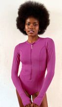 Lade das Bild in den Galerie-Viewer, Product Front: Uv Line Badeanzug Swimsuit Macae Magenta Upf50+

