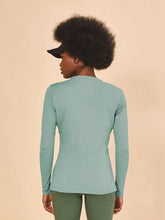 Lade das Bild in den Galerie-Viewer, Model Back: Uv Line Rashguard Longsleeve Fem New Fit Verde Agua Upf50+
